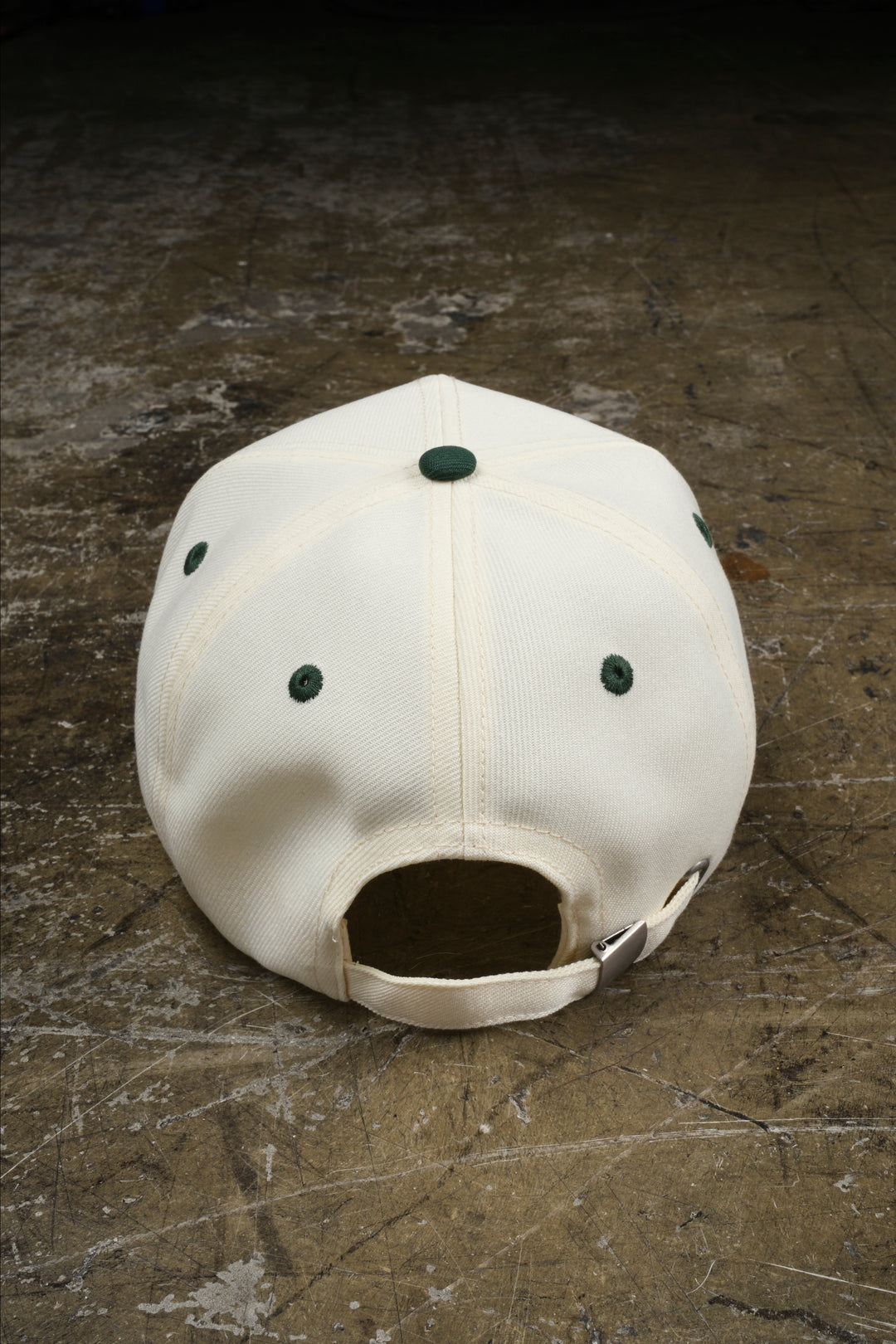 Hiding Strapback Hat in White/Green