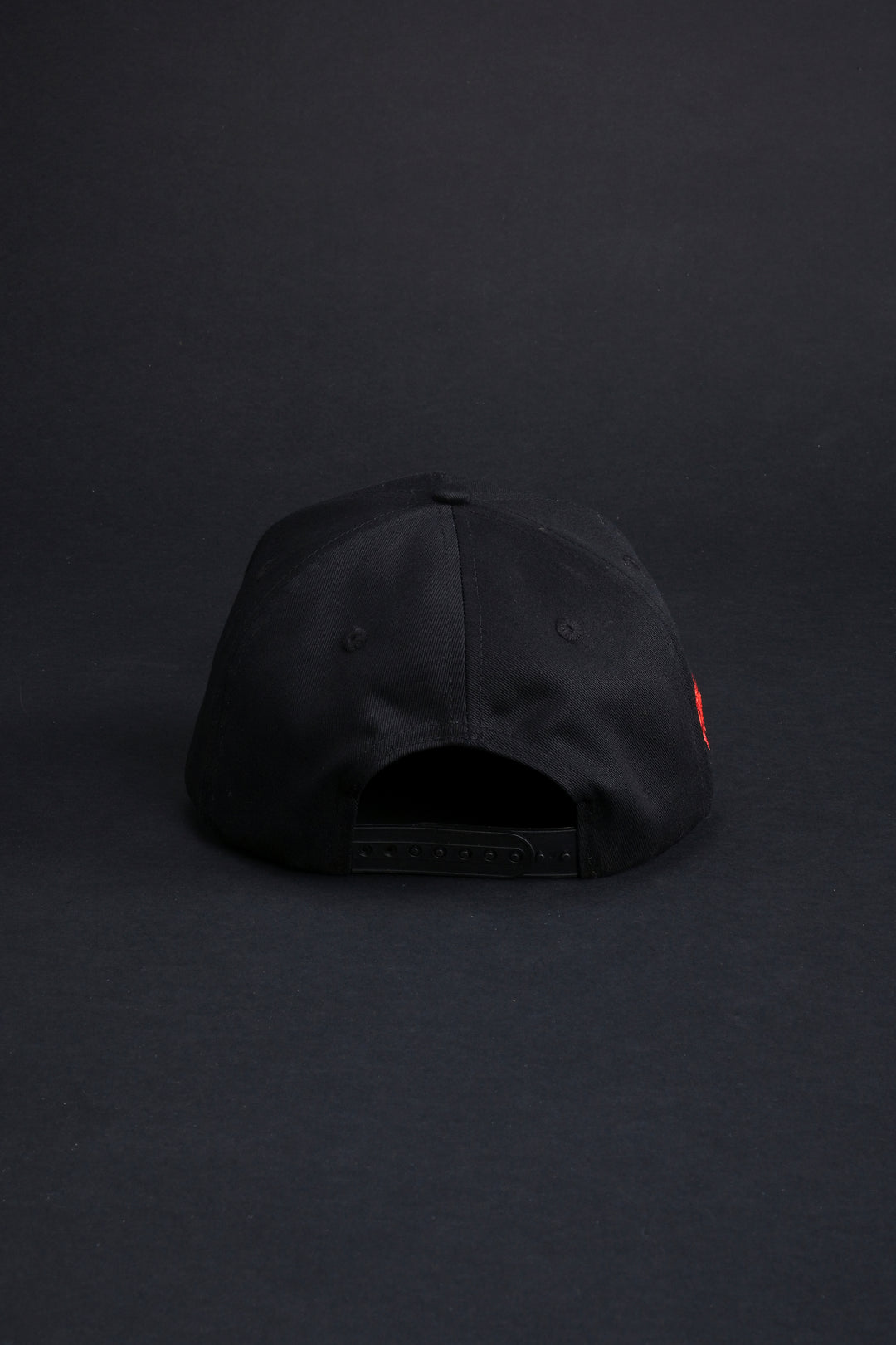 On The Rise 5 Panel Snapback Hat in Black