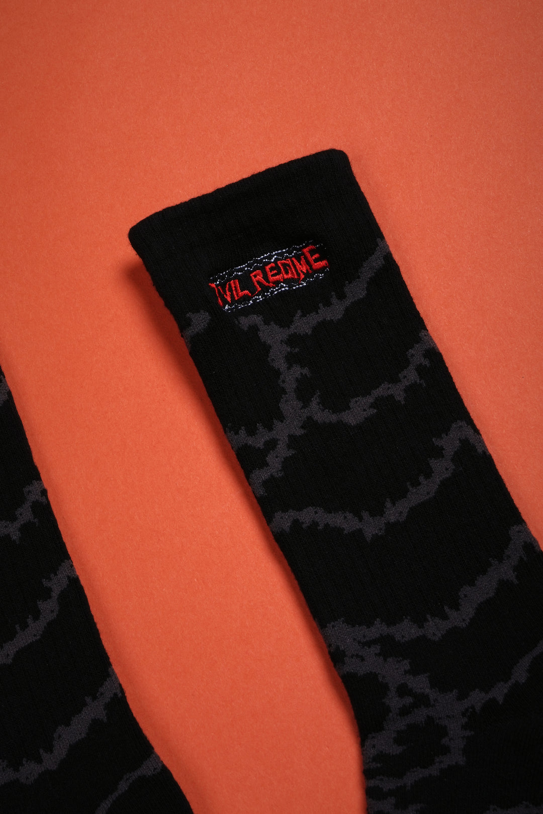 Bloom In Chains Socks in Black