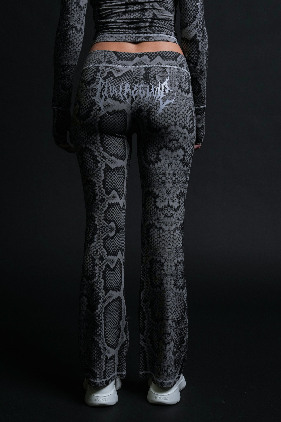 Serpent's Kiss Pookie Leggings in Tonal Black
