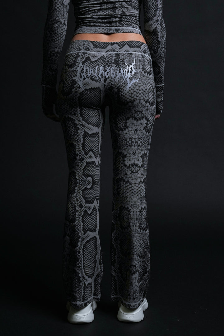 Serpent's Kiss Pookie Leggings in Tonal Black