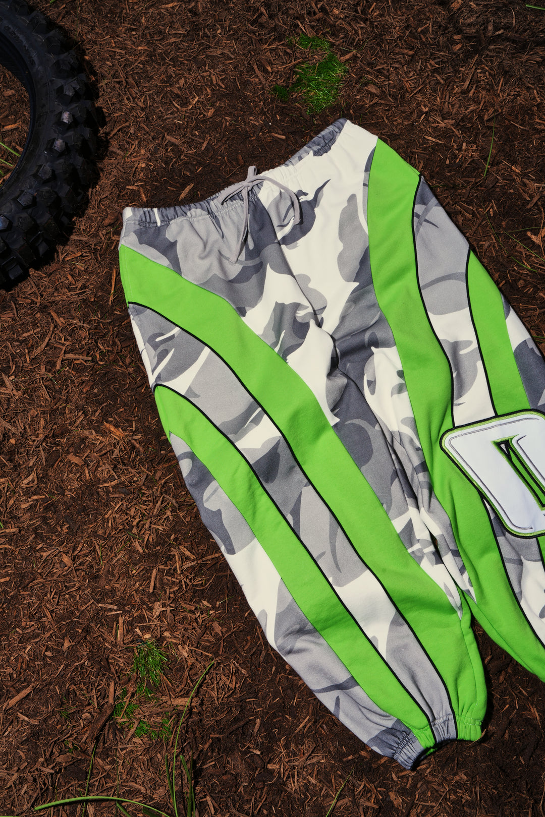 Arctic Warfare Lounger Sweat Pants in Camo