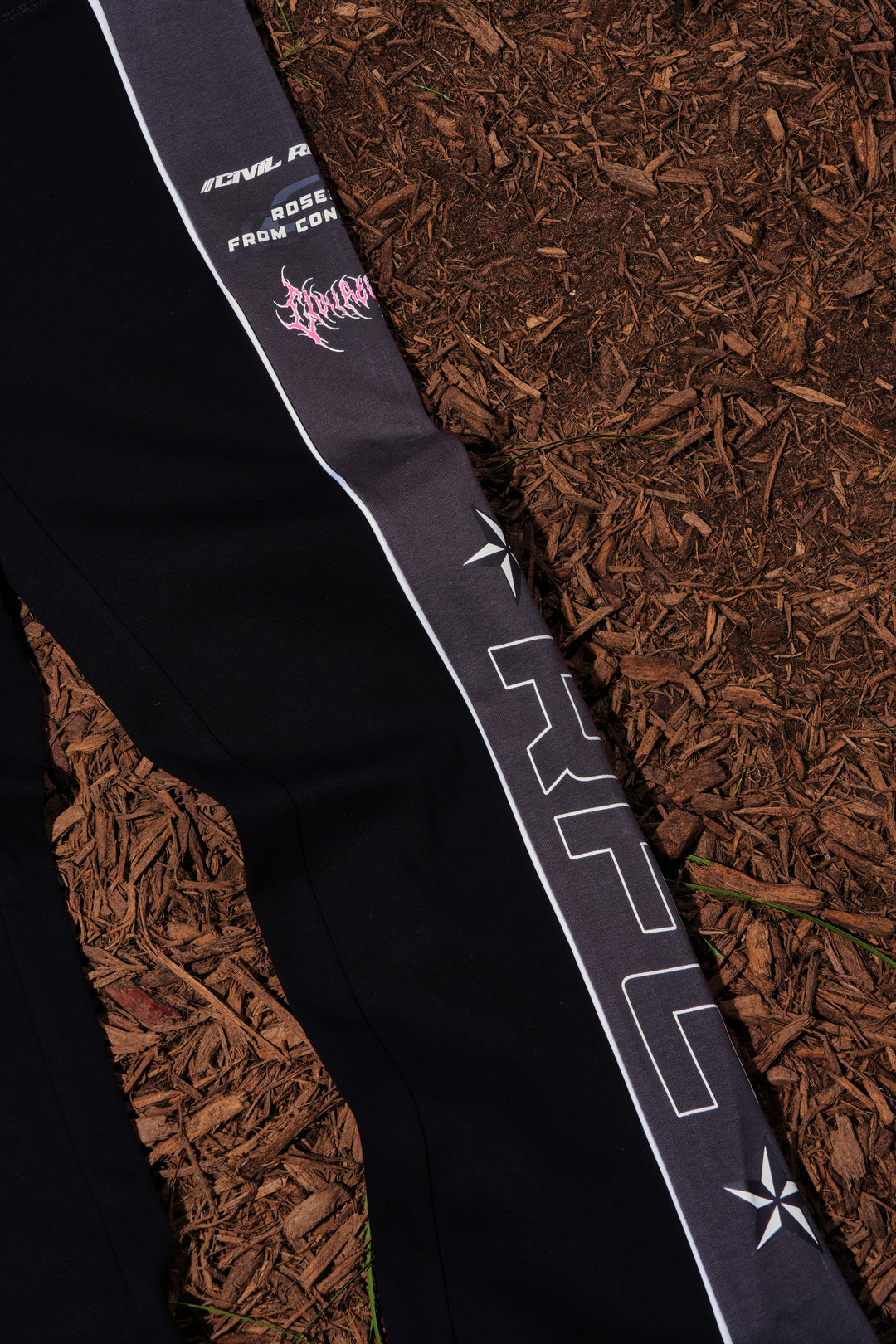 Circuit Track Pookie V Shape Pants in Black