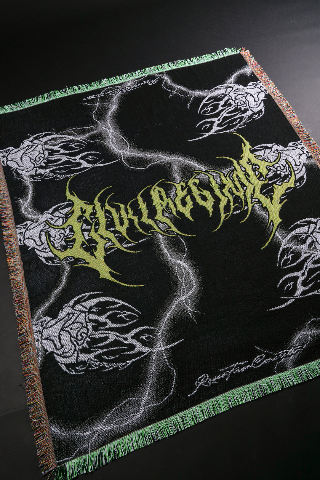 Rose Core Tapestry Blanket in Black