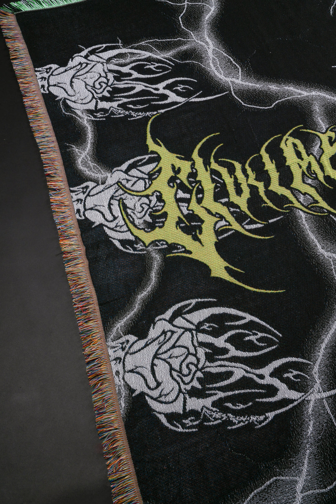 Rose Core Tapestry Blanket in Black