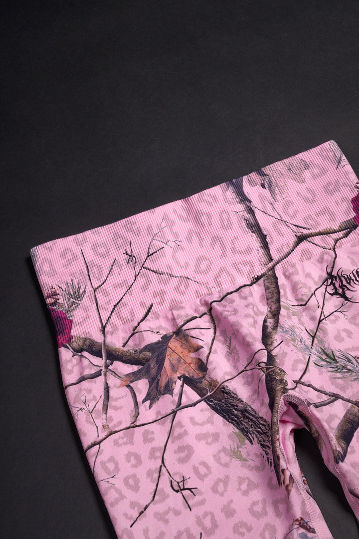 Concrete Forest Kelly Seamless Scrunch Leggings in Baby Pink Real Leopard Camo