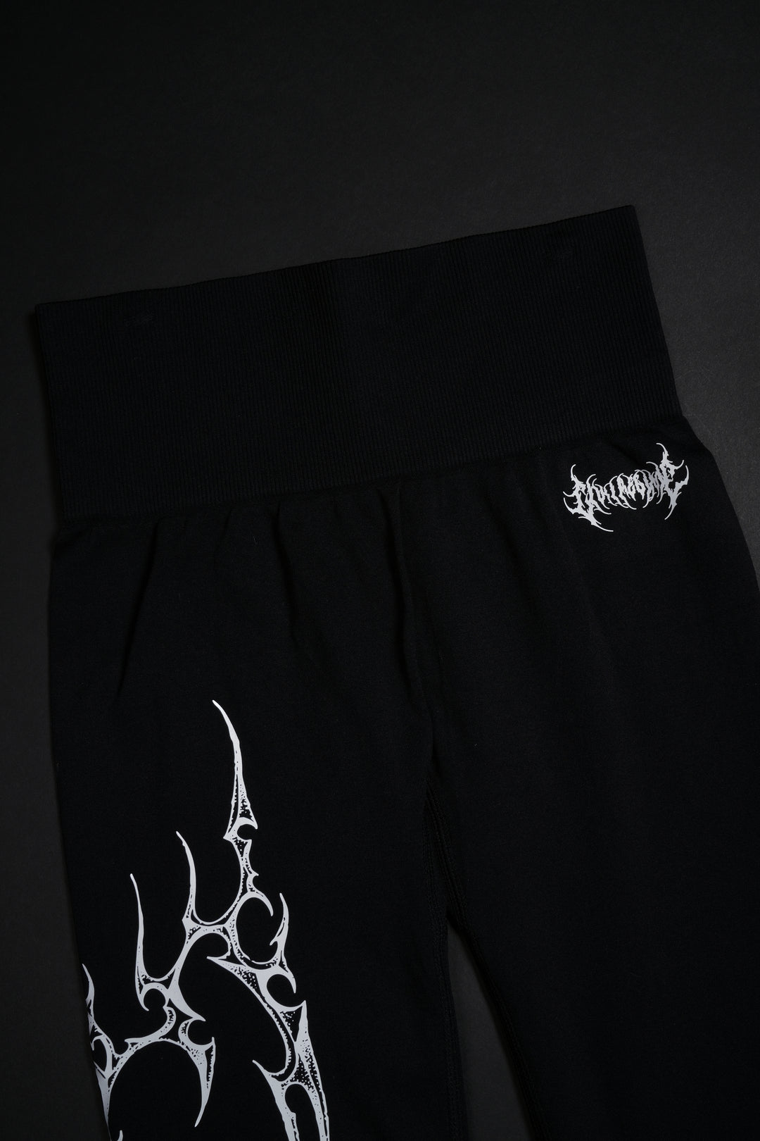 Midnight Veins Kelly Seamless Scrunch Leggings in Black