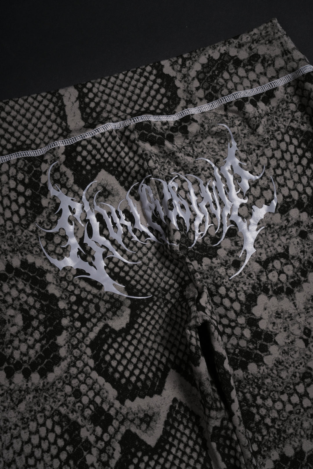 Serpent's Kiss Pookie Leggings in Tonal Black