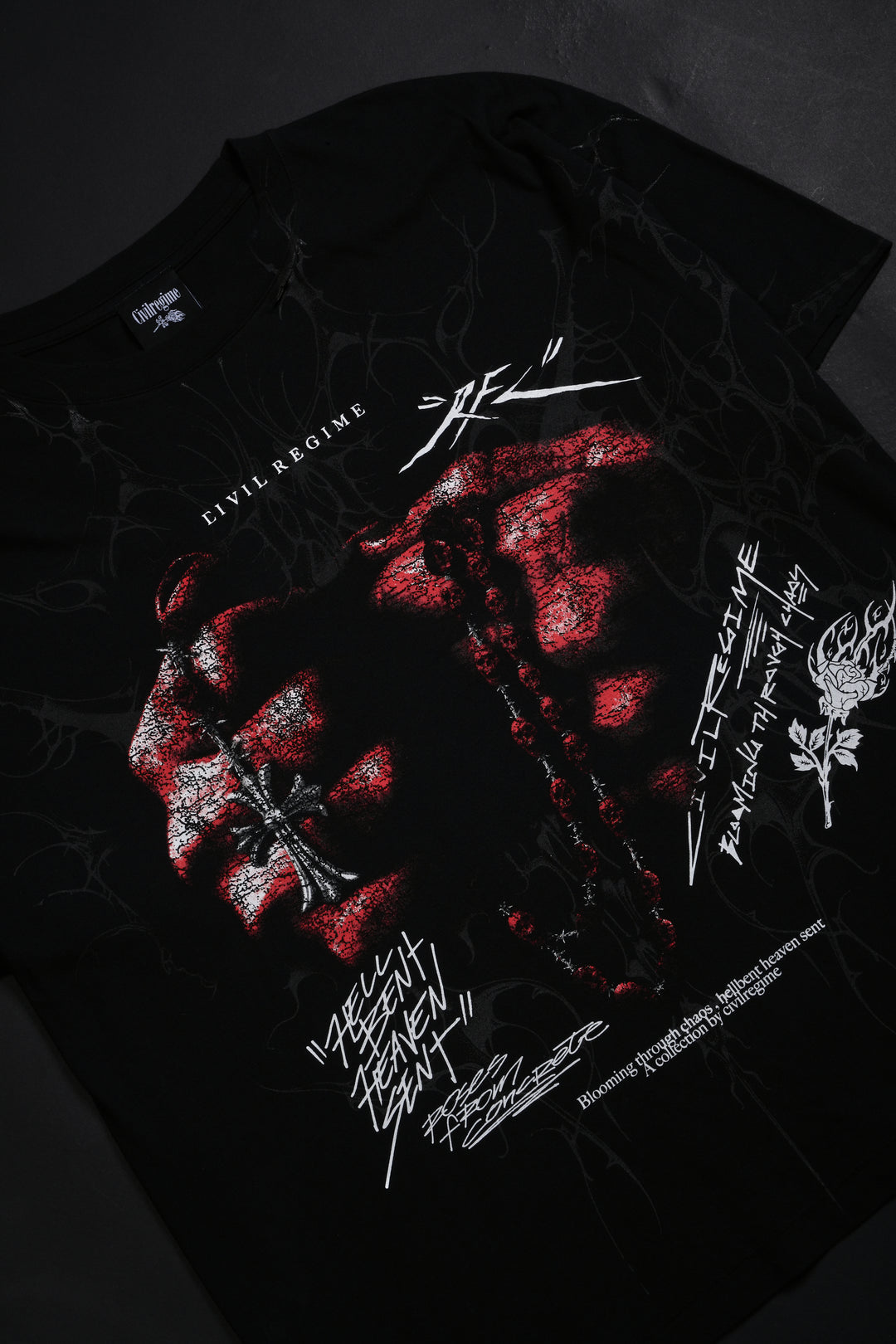 Hold faith Rosary Everyday Basic Tee in Black