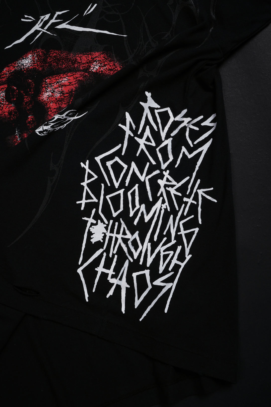Hold faith Rosary Everyday Basic Tee in Black