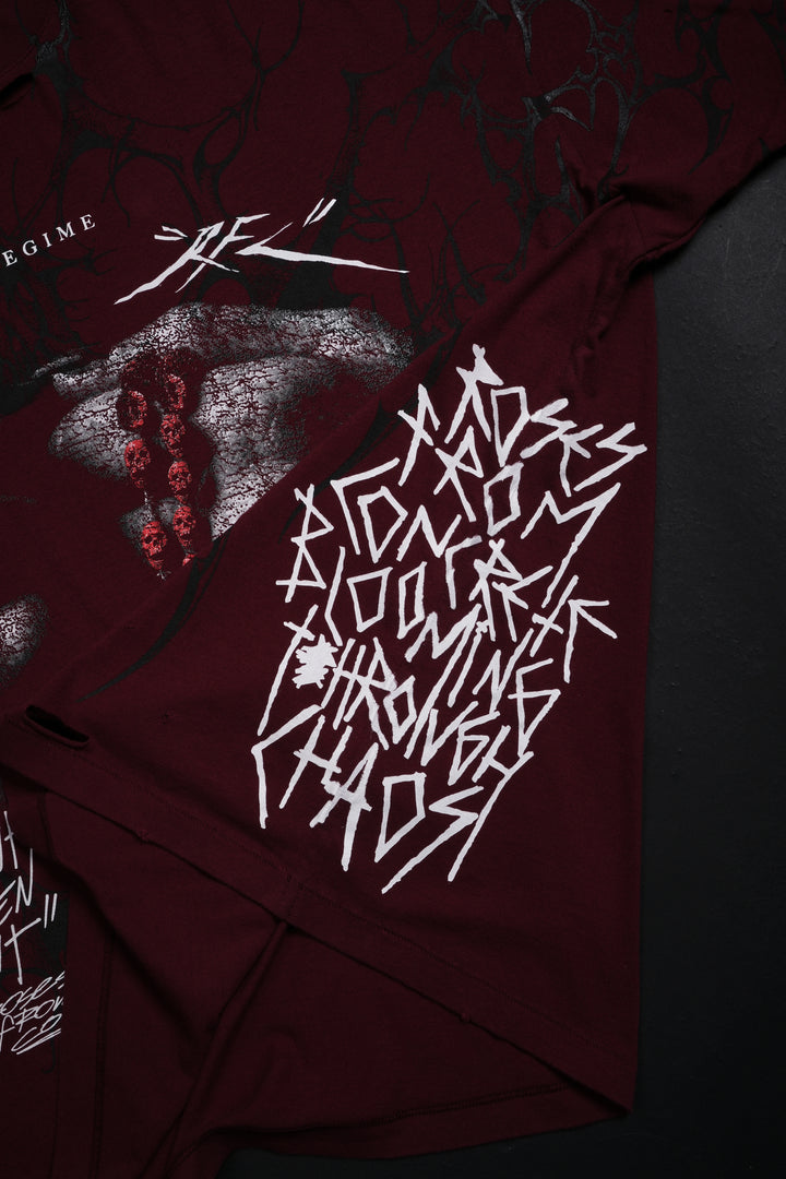 Hold faith Rosary Everyday Basic Tee in Oxblood