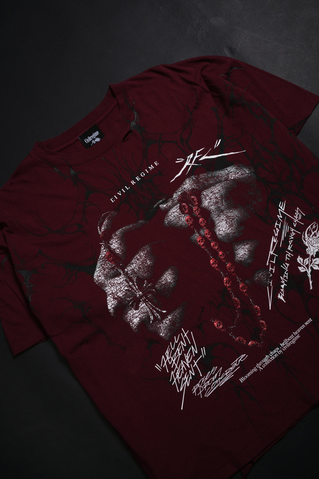Hold faith Rosary Everyday Basic Tee in Oxblood