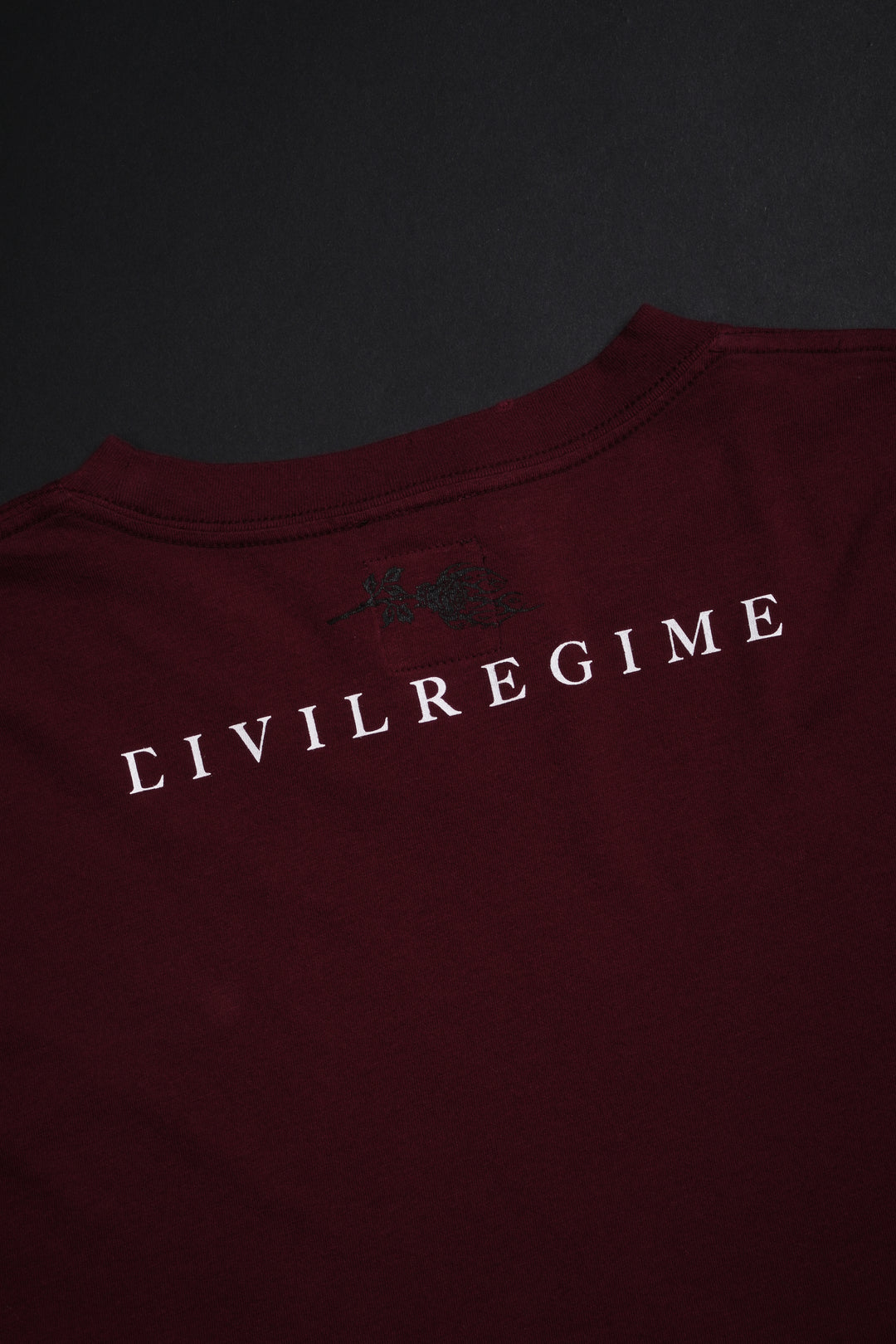 Hold faith Rosary Everyday Basic Tee in Oxblood