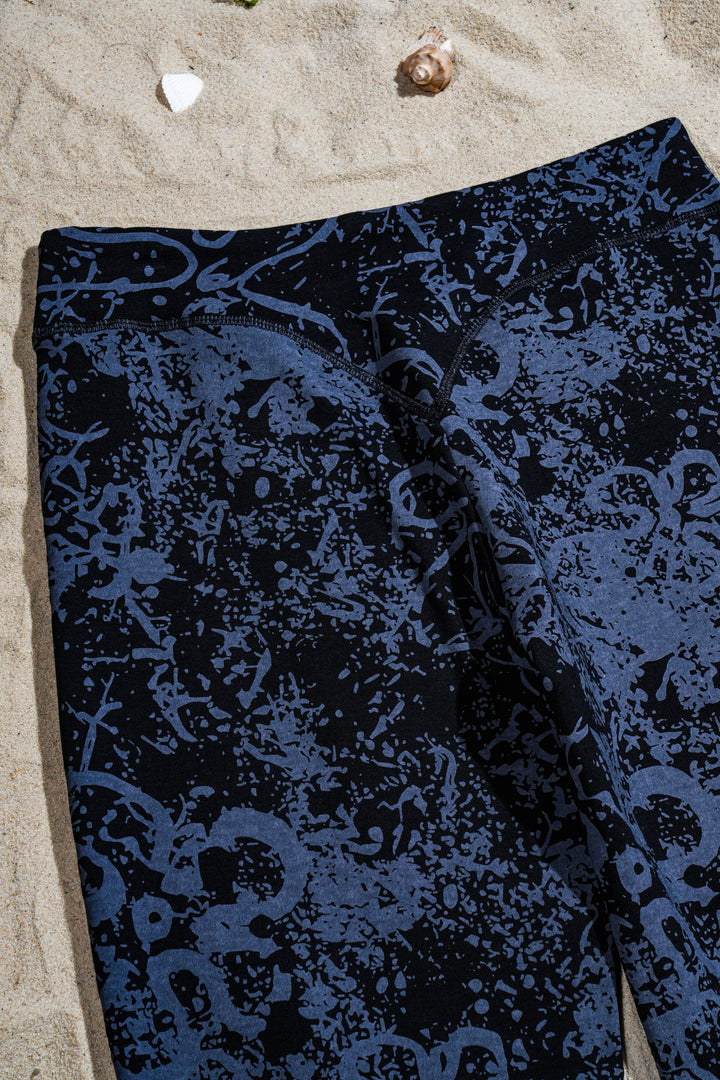 Makeout Fields Pookie V Shape Leggings in Black